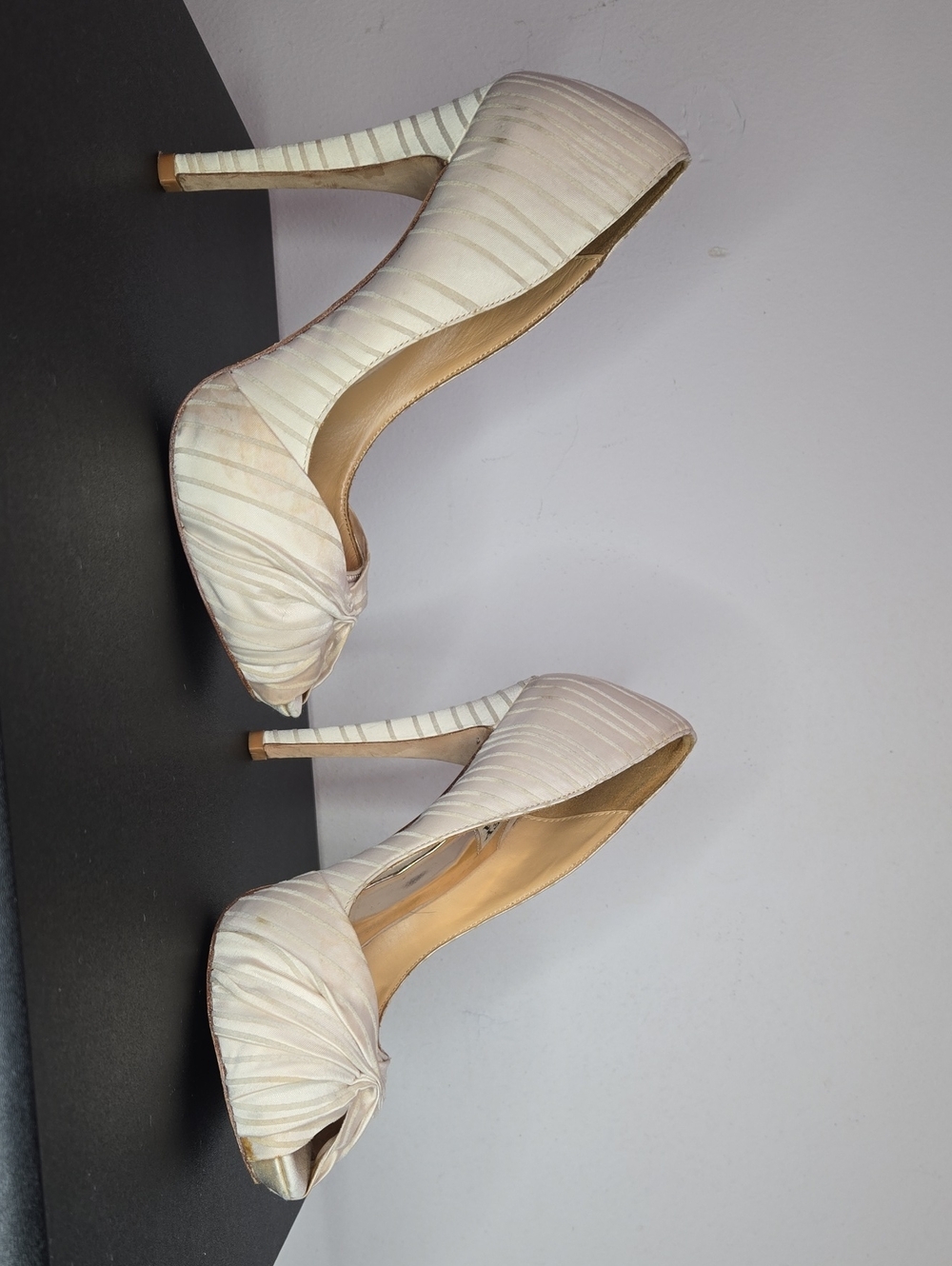 Badgley Mischka Ivory Satin Peep-Toe Knot Heels 7M